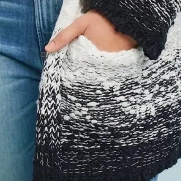 Anthropologie NWOT Akemi + Kin Black White Ombré Chunky Knit Cardigan - Picture 4 of 16